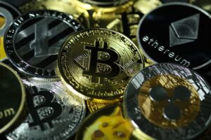 Bitcoin se recupera después de un fin de semana salvaje que lo llevó a menos de $ 32,000