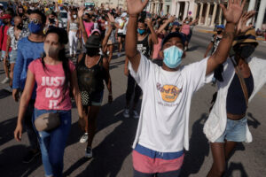 Casi 60 procesados ​​por manifestaciones en Cuba, dijo un alto funcionario