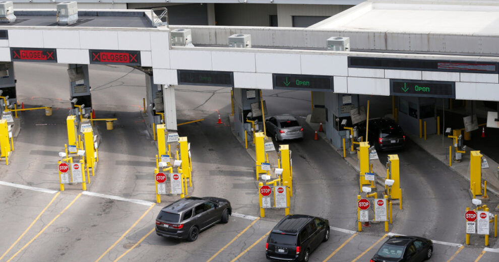 EE. UU. Extiende el cierre de la frontera por coronavirus con México y Canadá