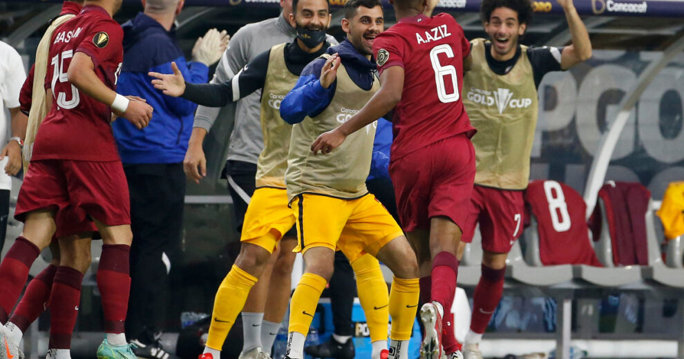 El campeón asiático Qatar venció a El Salvador para alcanzar la semifinal de la Copa Oro
