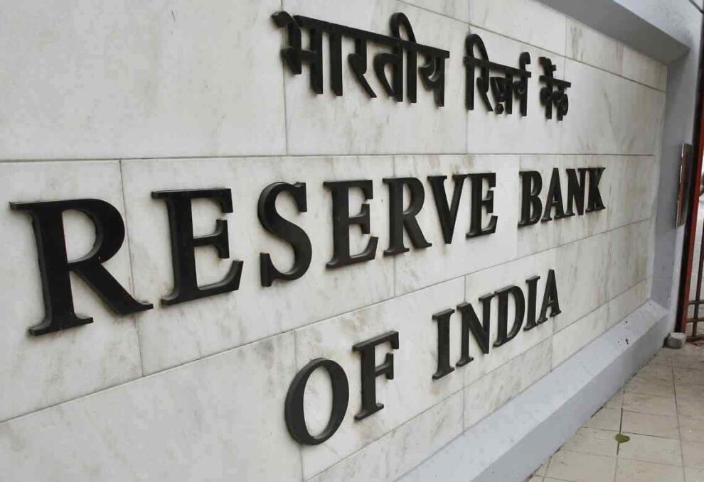 EMIs To Get Costlier As A RBI Rate Hike Is Certain Today; What To Expect?