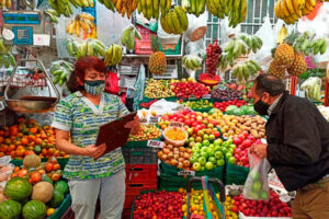 Descubre los Secretos del Mercado de Paloquemao en Bogotá con un Tour