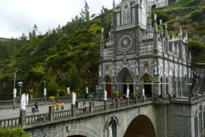 Descubre la belleza del Santuario de Las Lajas en Colombia