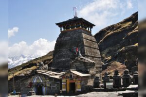 El templo de Shiva más alto del mundo, Tungnath, se eleva 5-6 grados