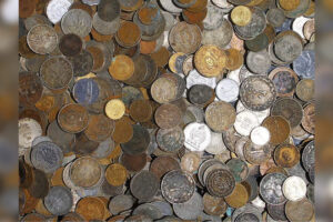 Uttar Pradesh: alrededor de 400 monedas de la era mogol encontradas durante el trabajo de construcción del templo