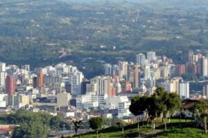 Pereira es una ciudad con mucho que ofrecer. Desde su rica historia y cultura hasta su impresionante belleza natural, la ciudad es una de las mejores para visitar en Colombia.