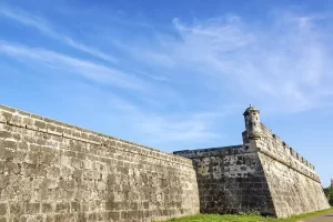 Descubriendo el alma histórica de Cartagena: sus murallas