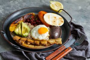El delicioso sabor de la tradicional Bandeja Paisa
