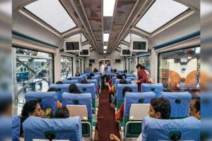Ahora puedes disfrutar de los bellos paisajes de Cachemira en trenes con techo de cristal
