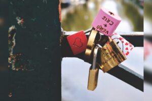El Gran Cañón emite una advertencia sobre los 'candados del amor';  insta a los visitantes a no utilizarlos