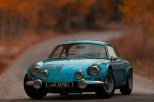 Carro eléctrico moderno en carretera Colombia motor vehículos